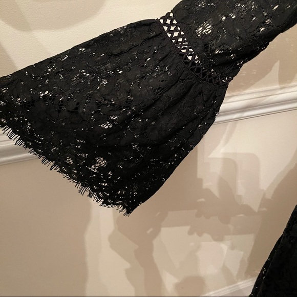 DO + BE lace Bell Sleeve Dress - Picture 5 of 14